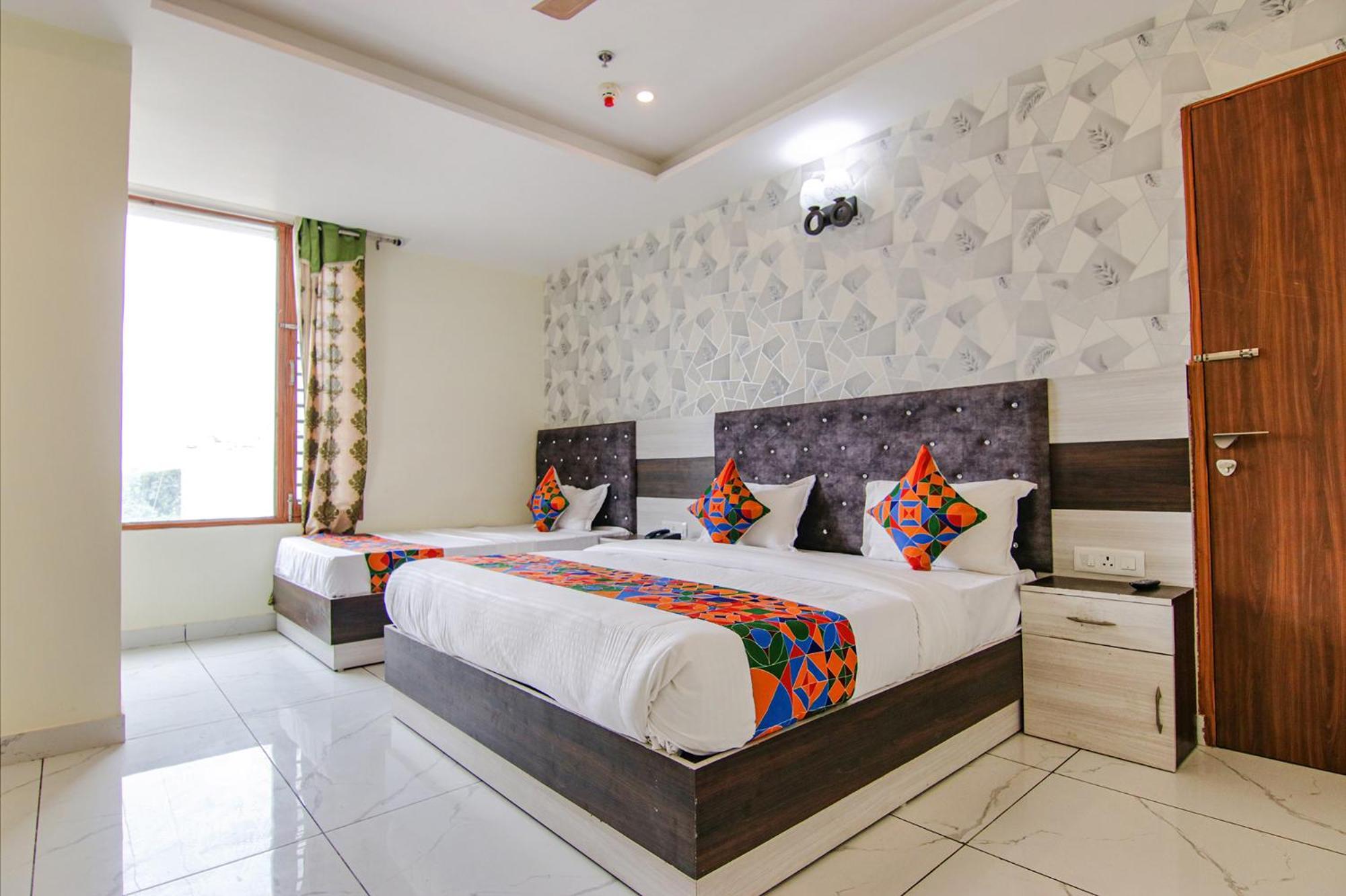 Fabhotel Meridian Inn Mohali Kültér fotó
