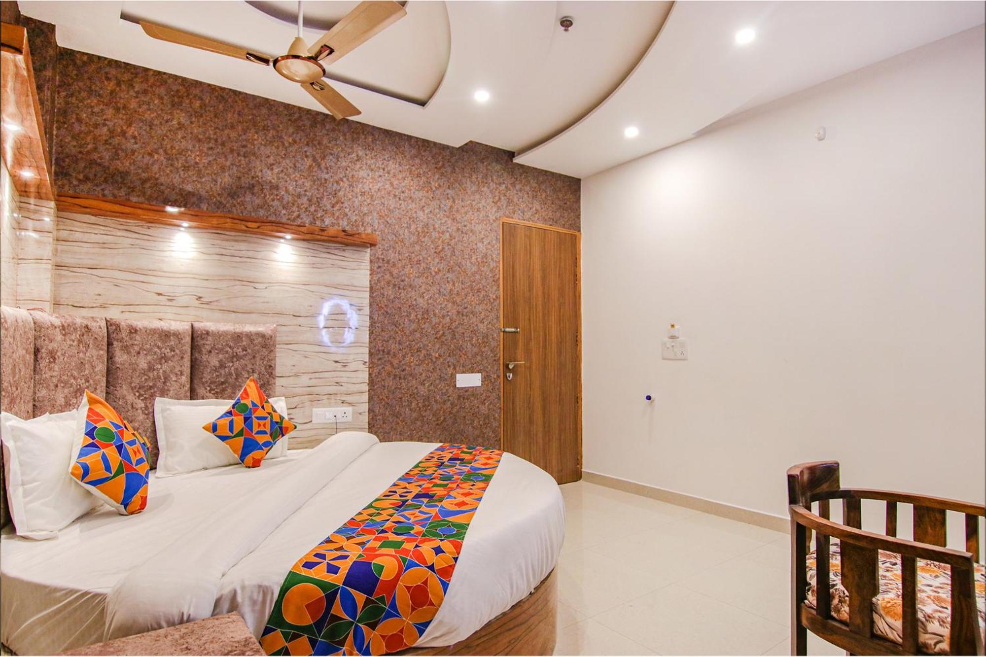 Fabhotel Meridian Inn Mohali Kültér fotó